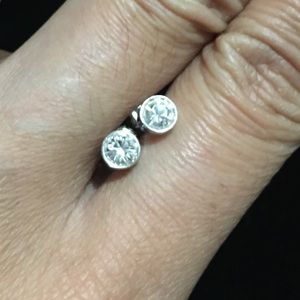 Swarovski classic stud earrings 💎💎